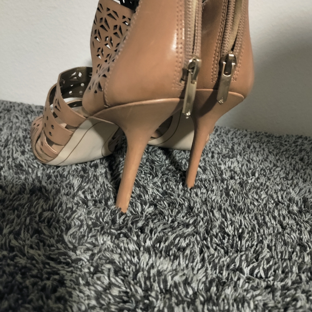 Heels - Picture 2 of 3